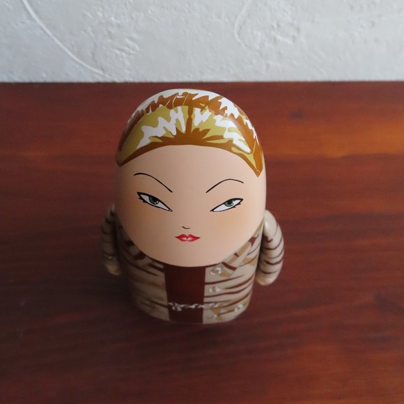 2004 Visionaire #44 Kidrobot Valentino Toy - Picture 5 of 7